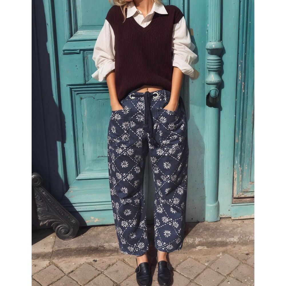 Blue Floral Low Rise Barrel Jeans Size M